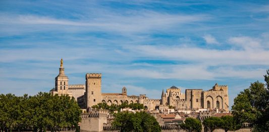 papina palača u provansi