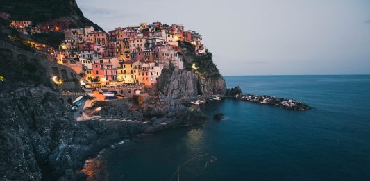 Pogled na more i mjesto Manarola