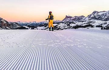 SunRisa: skiing at sunrise