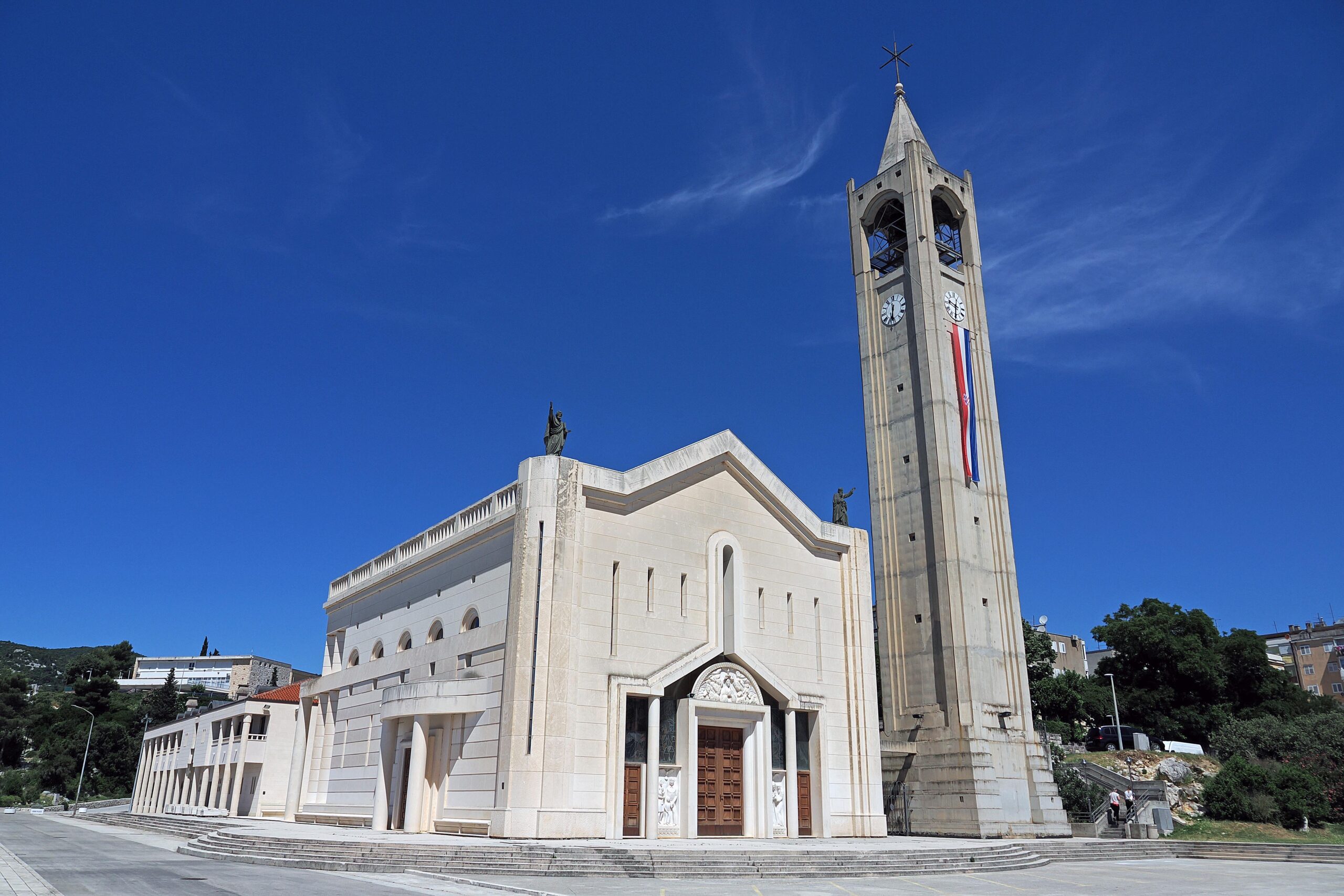 Crkva Kraljice neba i zemlje u Pločama