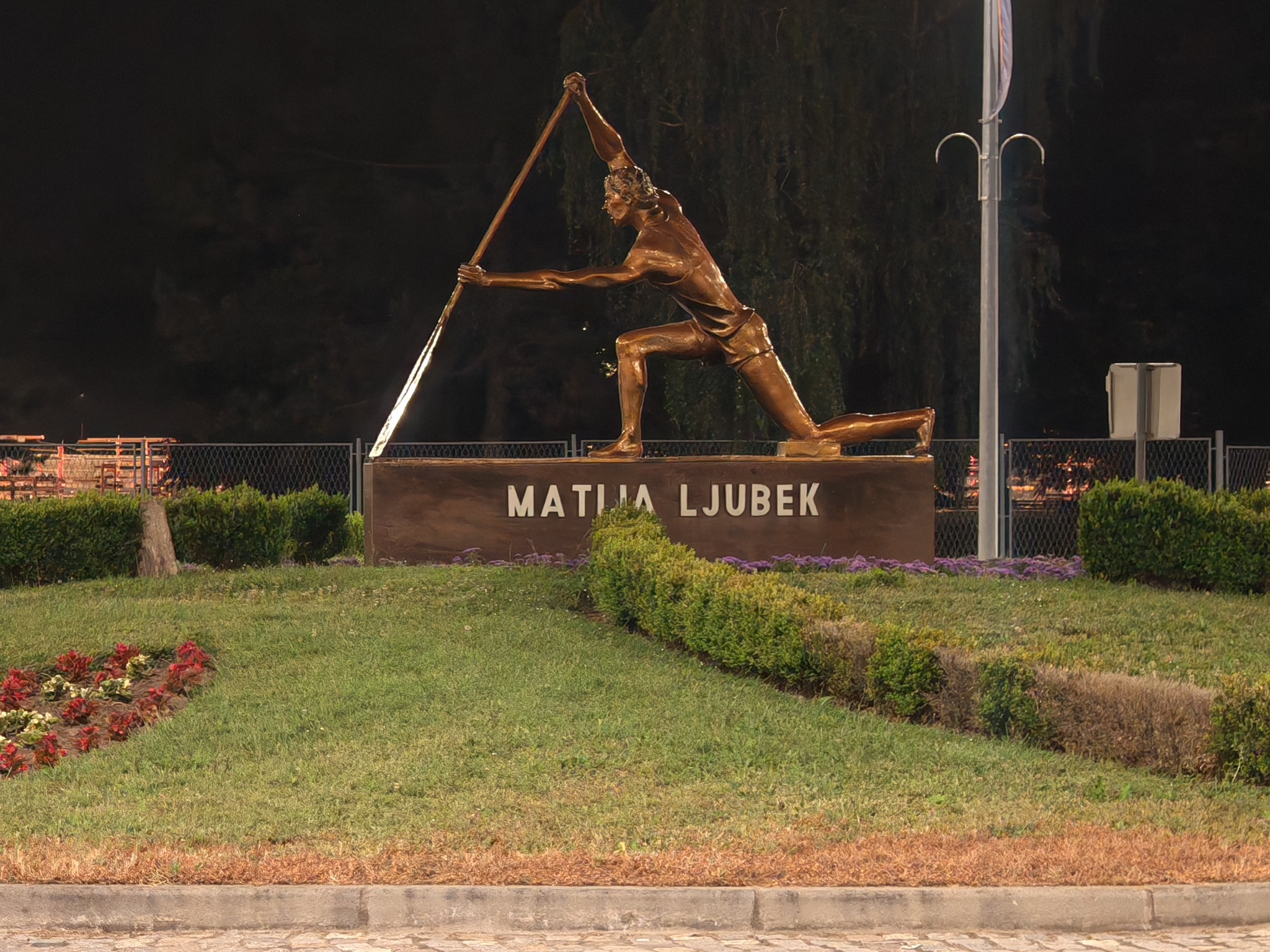 Spomenik Matiji Ljubeku