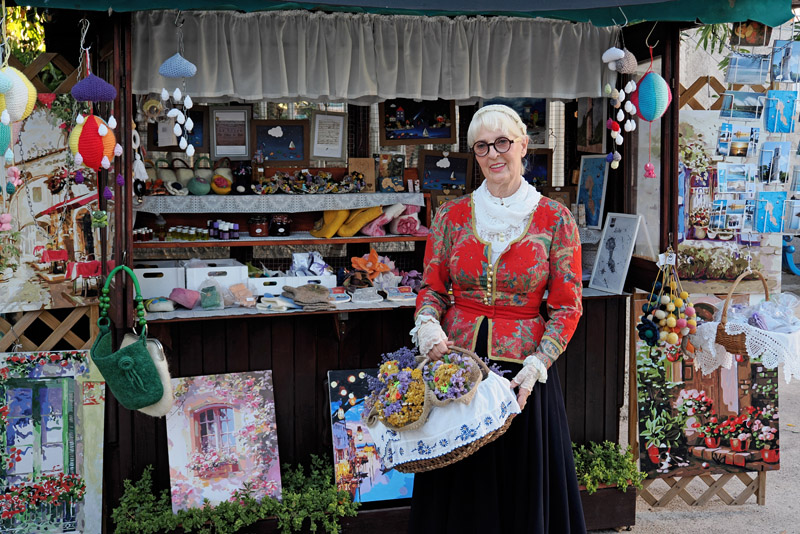 Smiljana nosi tradicionalnu nošnju
