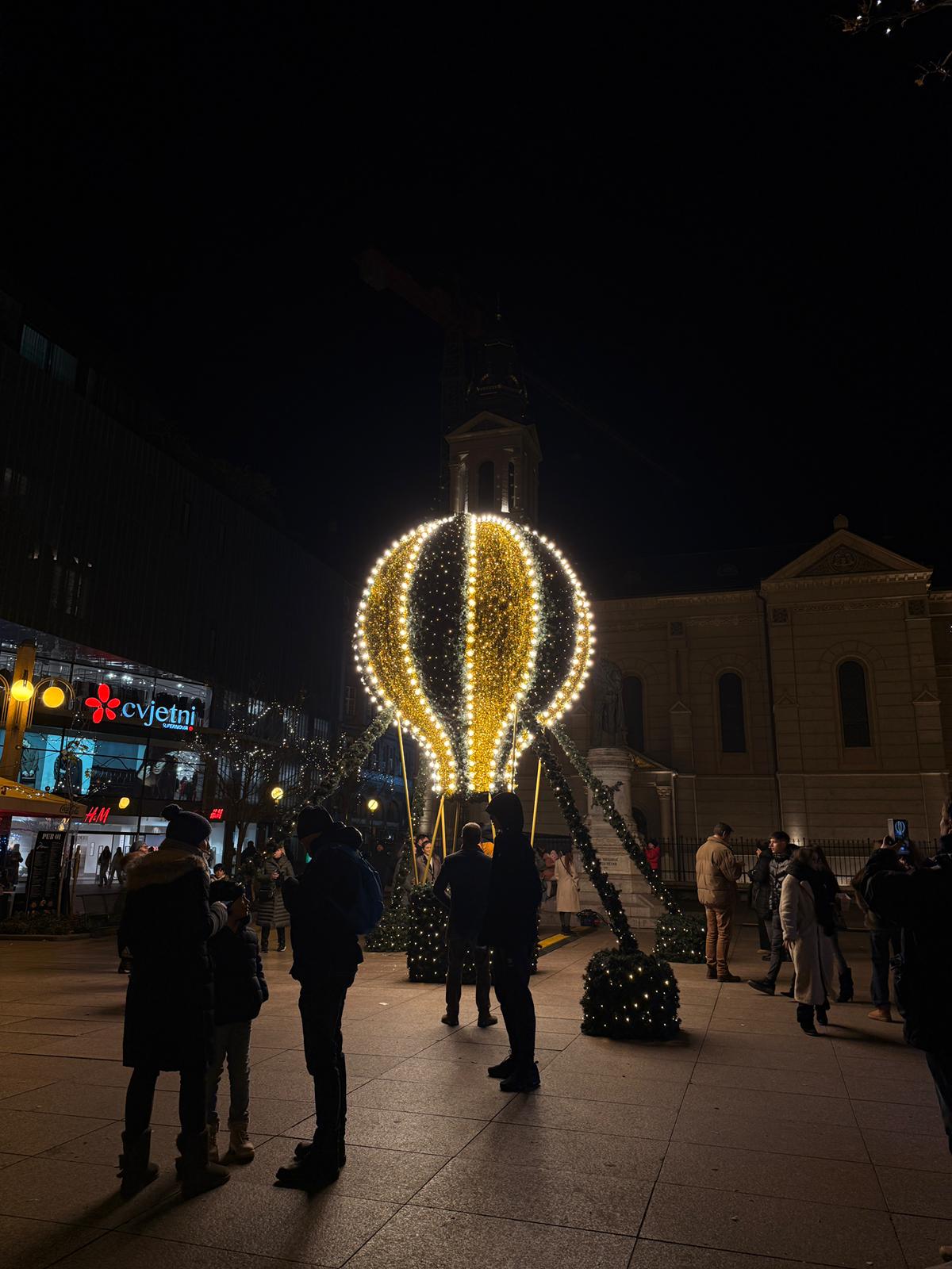 Dekoracija balona na vrući zrak na Cvjetnom trgu u Zagrebu