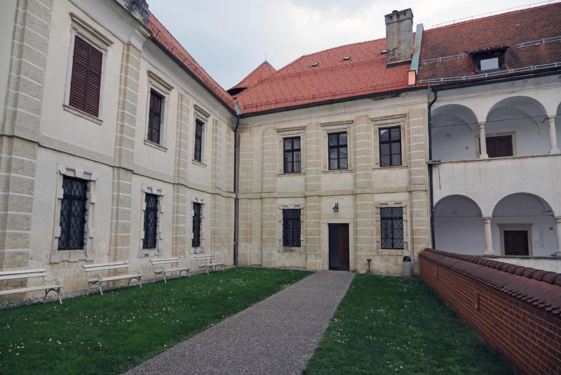 dvorci posavja Brežice