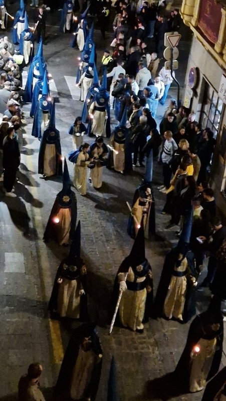 Pogled na povorku odozgo