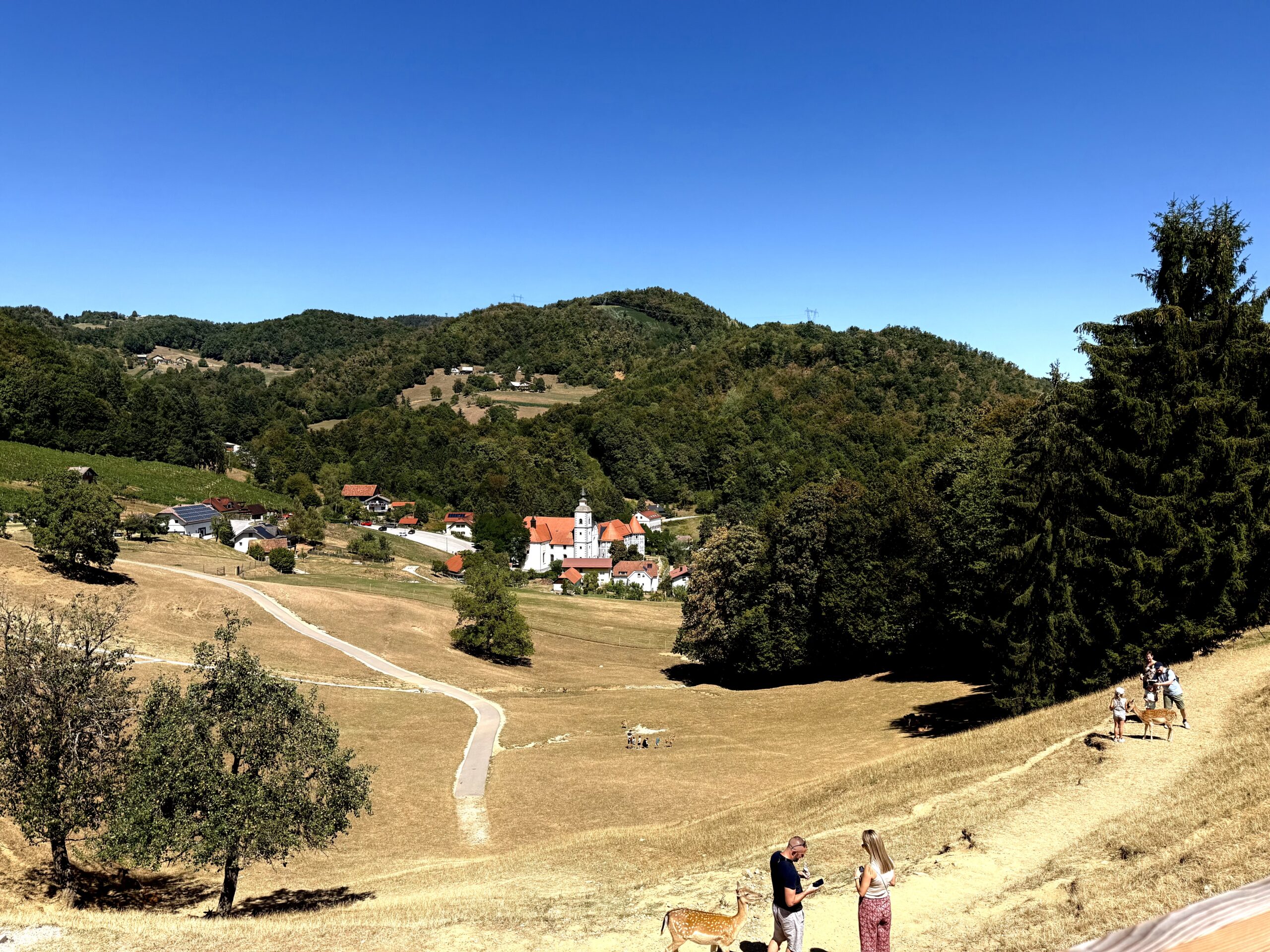Pogled na samostan