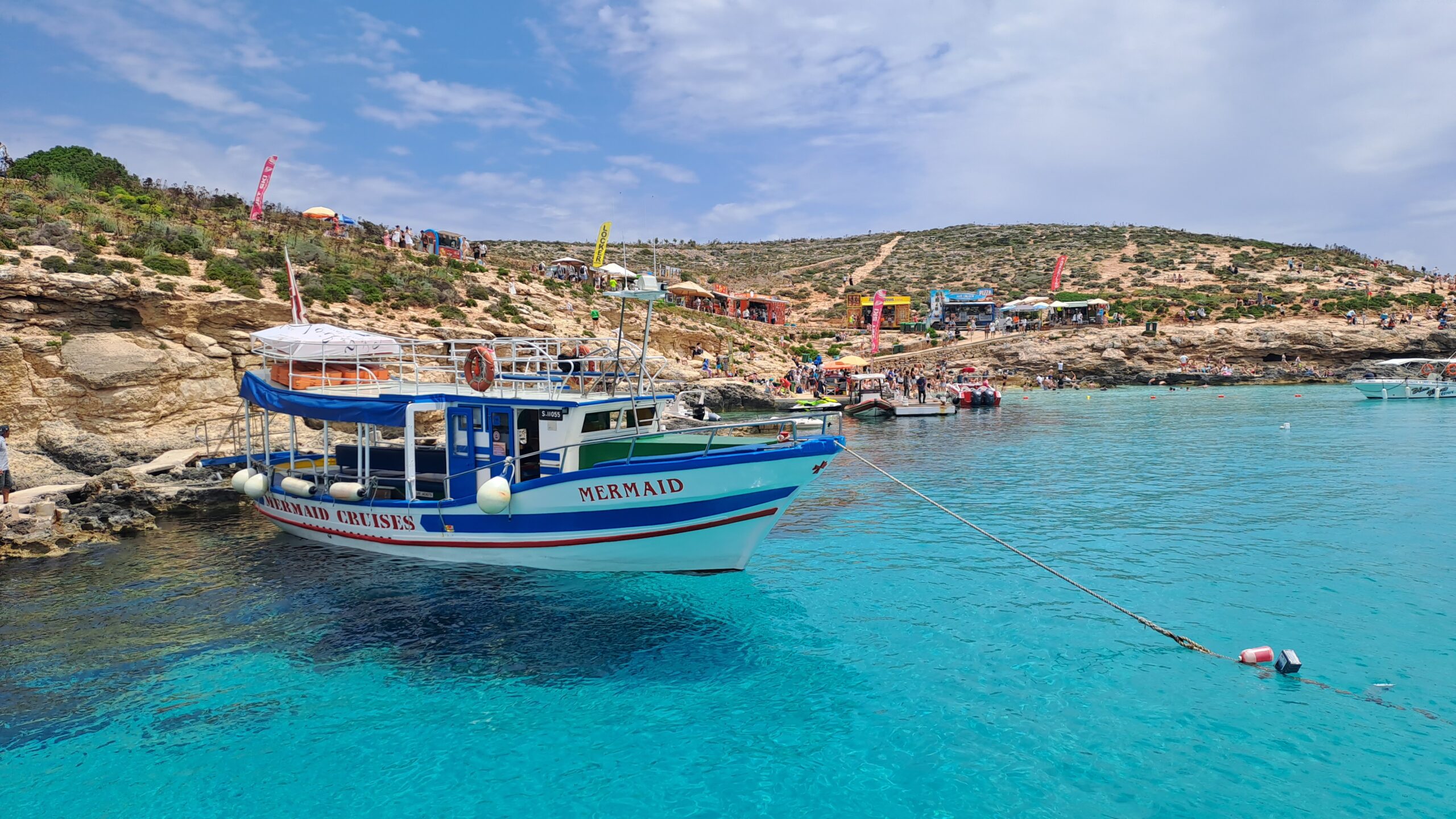 Brod u Comino Blue Lagoon