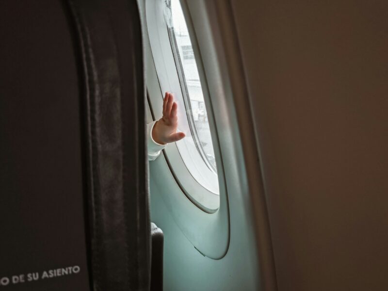 Beba u avionu