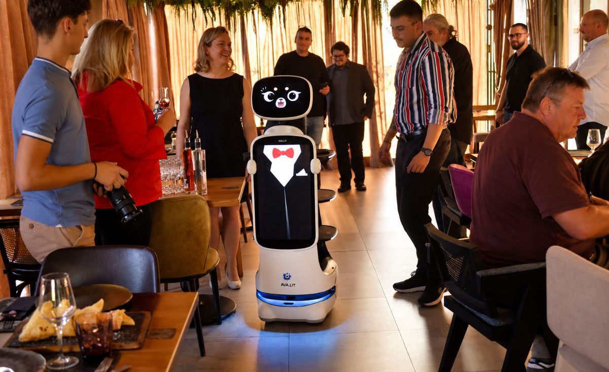 Robot konobar AVA.LIT